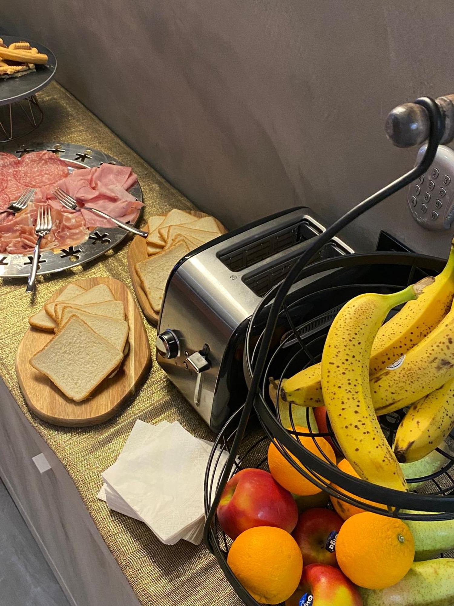 Hotel Tech Brembate Eksteriør bilde