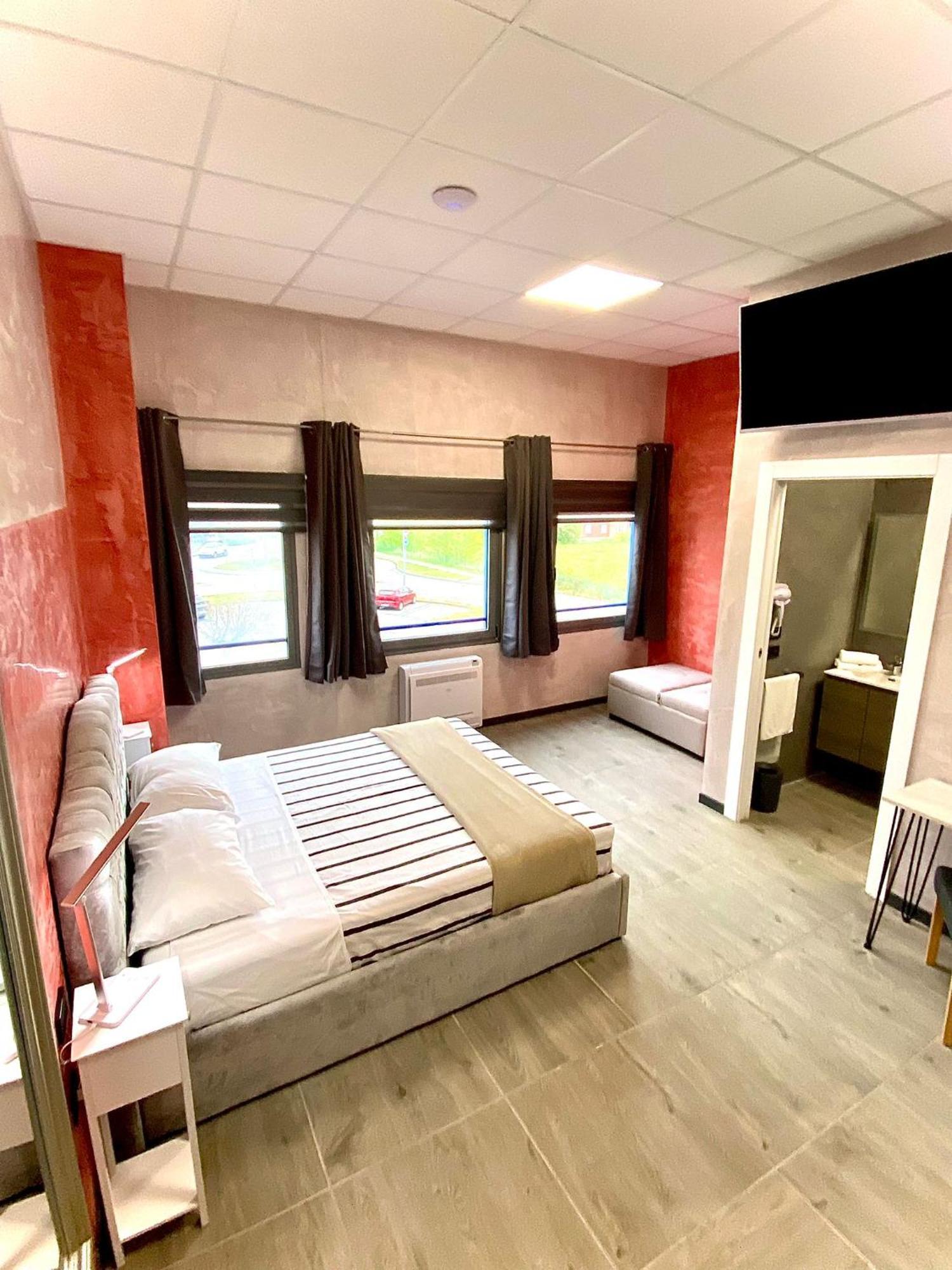 Hotel Tech Brembate Eksteriør bilde
